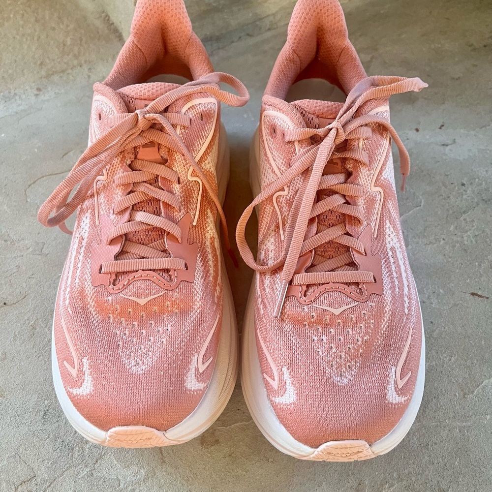 Hoka Clifton 10 Coral Athletic Shoes, 6.5 - Picture 2 of 6
